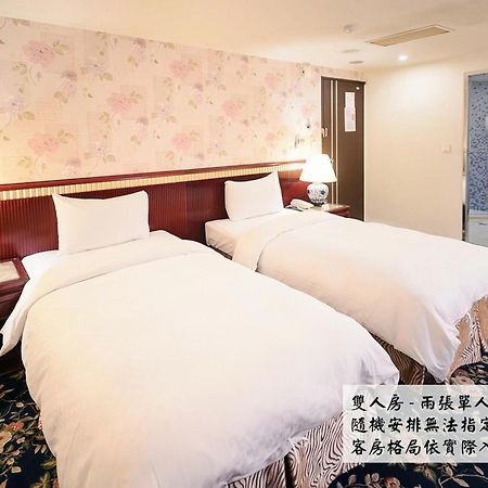 Kiwi Hotel Mrt Wenxin Branch Taichung Exterior foto