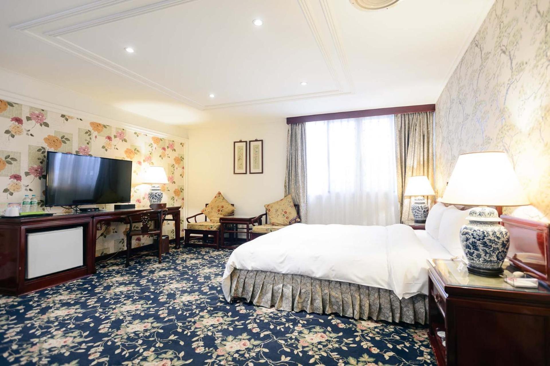 Kiwi Hotel Mrt Wenxin Branch Taichung Exterior foto