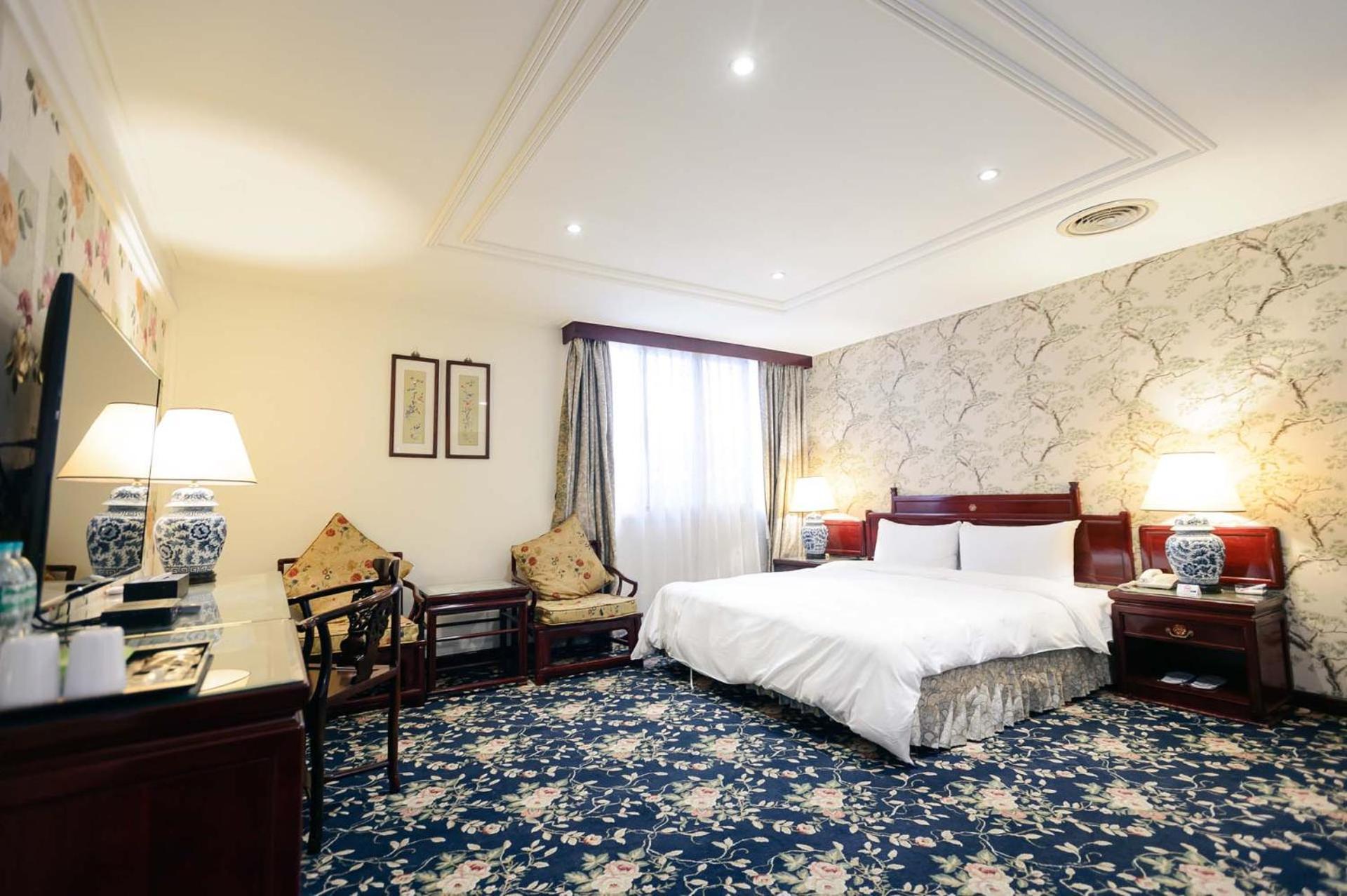 Kiwi Hotel Mrt Wenxin Branch Taichung Exterior foto